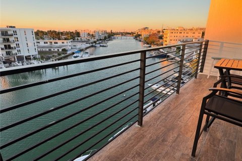 Condo in Miami Beach, Florida, 1 bedroom  № 1867805 - photo 3