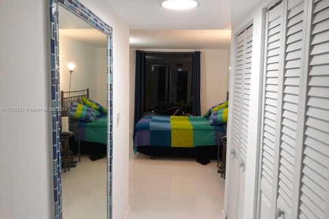 Condo in Miami Beach, Florida, 1 bedroom  № 1867805 - photo 18