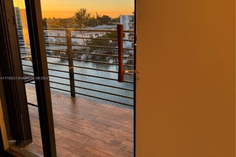 Condo in Miami Beach, Florida, 1 bedroom  № 1867805 - photo 12