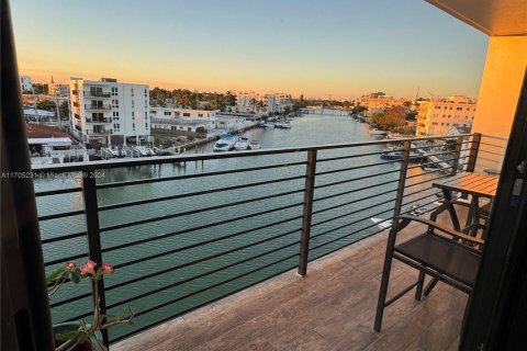 Condo in Miami Beach, Florida, 1 bedroom  № 1867805 - photo 4