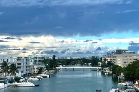 Condo in Miami Beach, Florida, 1 bedroom  № 1867805 - photo 26