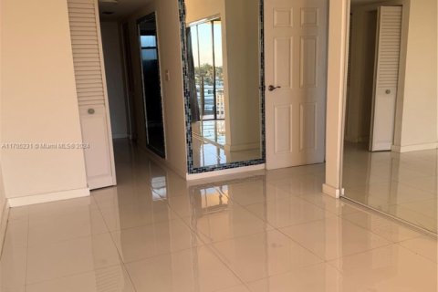 Condo in Miami Beach, Florida, 1 bedroom  № 1867805 - photo 9