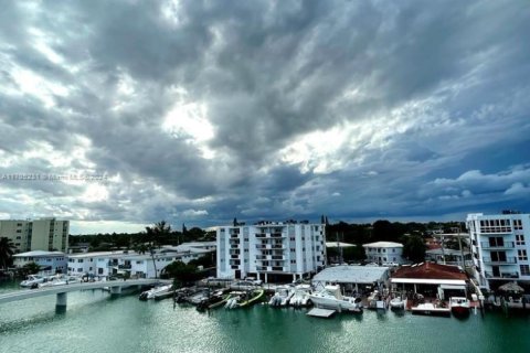 Condo in Miami Beach, Florida, 1 bedroom  № 1867805 - photo 27