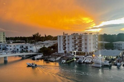 Condo in Miami Beach, Florida, 1 bedroom  № 1867805 - photo 28