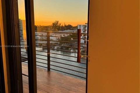 Condo in Miami Beach, Florida, 1 bedroom  № 1867805 - photo 11