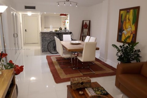 Condo in Miami Beach, Florida, 1 bedroom  № 1867805 - photo 24