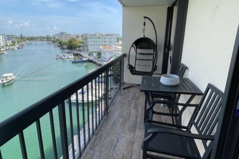 Condo in Miami Beach, Florida, 1 bedroom  № 1867805 - photo 30