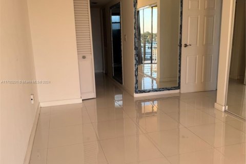 Condo in Miami Beach, Florida, 1 bedroom  № 1867805 - photo 8