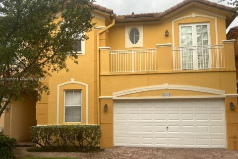 Villa ou maison à louer à Doral, Floride: 5 chambres, 221.01 m2 № 1956585 - photo 1