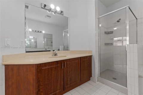 Villa ou maison à louer à Doral, Floride: 5 chambres, 221.01 m2 № 1956585 - photo 23