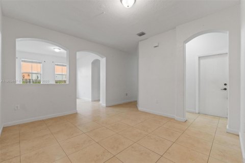 Villa ou maison à louer à Doral, Floride: 5 chambres, 221.01 m2 № 1956585 - photo 3