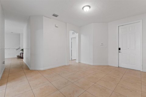 Villa ou maison à louer à Doral, Floride: 5 chambres, 221.01 m2 № 1956585 - photo 4