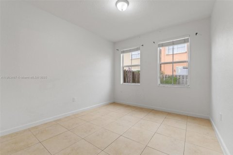 Villa ou maison à louer à Doral, Floride: 5 chambres, 221.01 m2 № 1956585 - photo 5