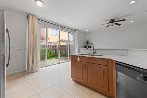 Villa ou maison à louer à Doral, Floride: 5 chambres, 221.01 m2 № 1956585 - photo 9