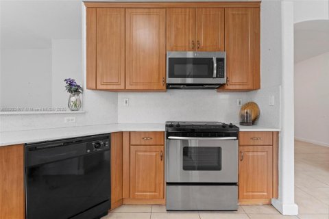 Villa ou maison à louer à Doral, Floride: 5 chambres, 221.01 m2 № 1956585 - photo 7