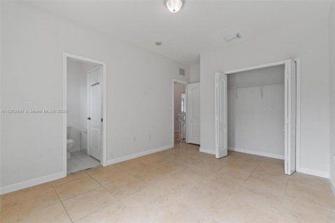 Villa ou maison à louer à Doral, Floride: 5 chambres, 221.01 m2 № 1956585 - photo 25