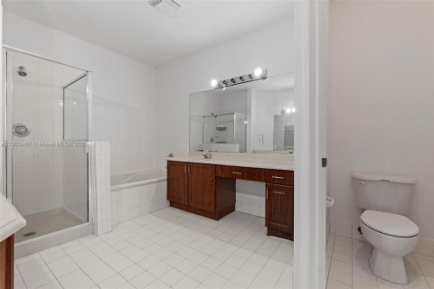 Villa ou maison à louer à Doral, Floride: 5 chambres, 221.01 m2 № 1956585 - photo 21