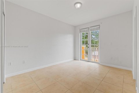 Villa ou maison à louer à Doral, Floride: 5 chambres, 221.01 m2 № 1956585 - photo 24