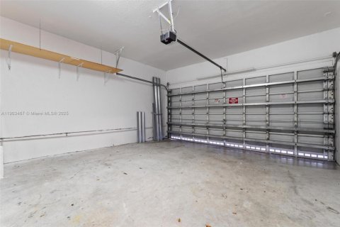 Villa ou maison à louer à Doral, Floride: 5 chambres, 221.01 m2 № 1956585 - photo 17