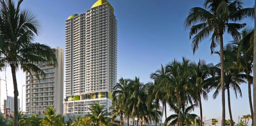 Condominio en Miami, Florida, 2 dormitorios  № 1964645
