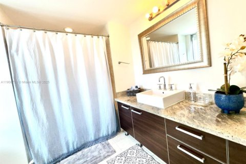 Condominio en alquiler en Miami, Florida, 2 dormitorios, 112.6 m2 № 1964645 - foto 18