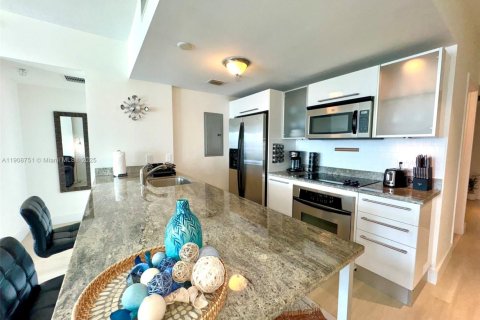 Condominio en alquiler en Miami, Florida, 2 dormitorios, 112.6 m2 № 1964645 - foto 2