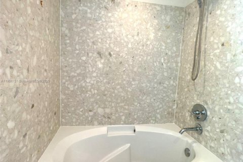 Condominio en alquiler en Miami, Florida, 2 dormitorios, 112.6 m2 № 1964645 - foto 21