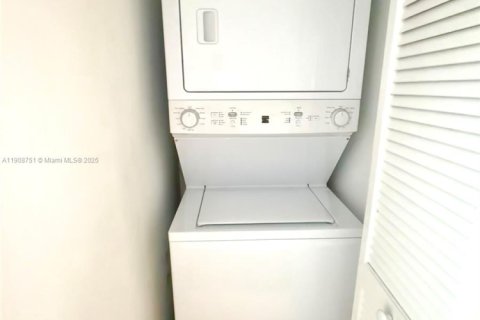 Condominio en alquiler en Miami, Florida, 2 dormitorios, 112.6 m2 № 1964645 - foto 8