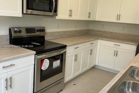 Townhouse in Miami, Florida 3 bedrooms, 169.83 sq.m. № 1729852 - photo 3