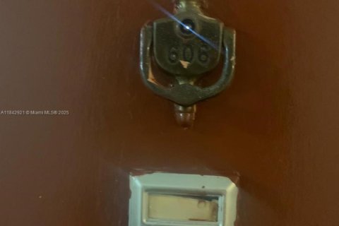 Купить кондоминиум в Норт-Майами-Бич, Флорида 1 спальня, 73.39м2, № 1836074 - фото 1