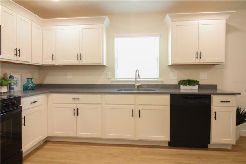 House in Lakeland, Florida 3 bedrooms, 137.87 sq.m. № 2218077 - photo 12