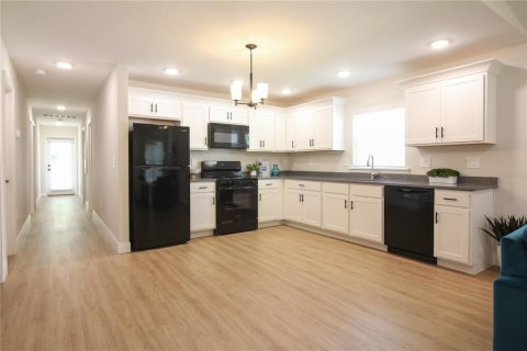 House in Lakeland, Florida 3 bedrooms, 137.87 sq.m. № 2218077 - photo 9