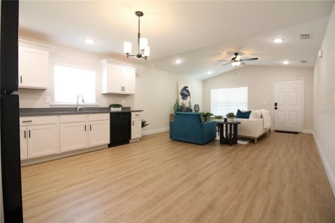 House in Lakeland, Florida 3 bedrooms, 137.87 sq.m. № 2218077 - photo 8