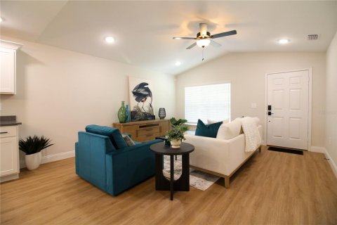 House in Lakeland, Florida 3 bedrooms, 137.87 sq.m. № 2218077 - photo 3
