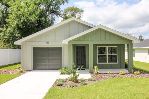 House in Lakeland, Florida 3 bedrooms, 137.87 sq.m. № 2218077