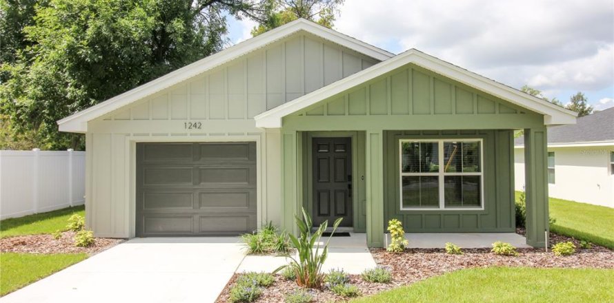 House in Lakeland, Florida 3 bedrooms, 137.87 sq.m. № 2218077