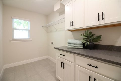 House in Lakeland, Florida 3 bedrooms, 137.87 sq.m. № 2218077 - photo 13