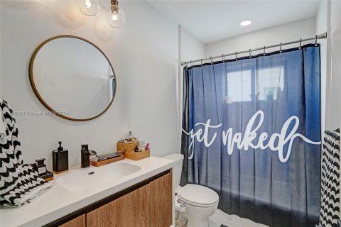Casa en venta en Miami, Florida, 3 dormitorios, 156.08 m2 № 1857109 - foto 11