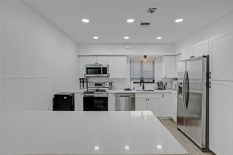 Casa en venta en Miami, Florida, 3 dormitorios, 156.08 m2 № 1857109 - foto 5