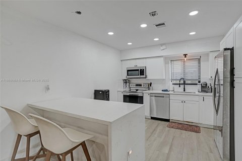 Casa en venta en Miami, Florida, 3 dormitorios, 156.08 m2 № 1857109 - foto 4