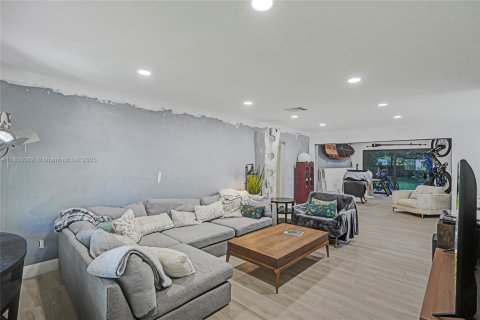 Casa en venta en Miami, Florida, 3 dormitorios, 156.08 m2 № 1857109 - foto 18