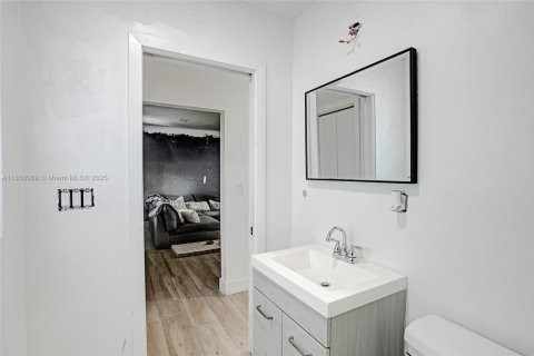 Casa en venta en Miami, Florida, 3 dormitorios, 156.08 m2 № 1857109 - foto 9