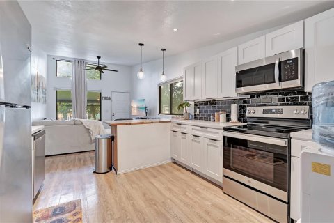 House in Orlando, Florida 3 bedrooms, 102.84 sq.m. № 2275626 - photo 9