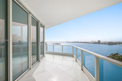 Condominio en alquiler en Miami, Florida, 4 dormitorios, 204.48 m2 № 2078437 - foto 7