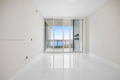 Condominio en alquiler en Miami, Florida, 4 dormitorios, 204.48 m2 № 2078437 - foto 12