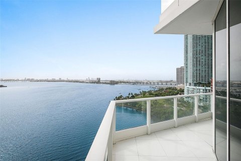Condominio en alquiler en Miami, Florida, 4 dormitorios, 204.48 m2 № 2078437 - foto 8