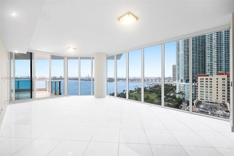 Condominio en alquiler en Miami, Florida, 4 dormitorios, 204.48 m2 № 2078437 - foto 6