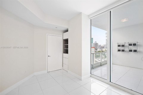 Condominio en alquiler en Miami, Florida, 4 dormitorios, 204.48 m2 № 2078437 - foto 11