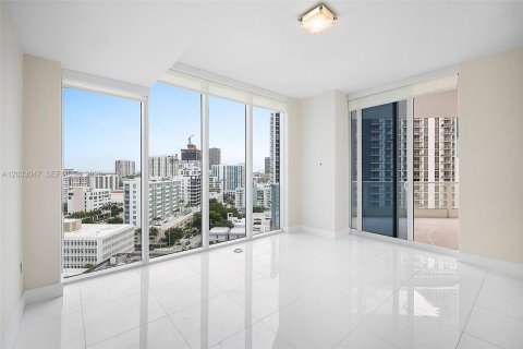 Condominio en alquiler en Miami, Florida, 4 dormitorios, 204.48 m2 № 2078437 - foto 13
