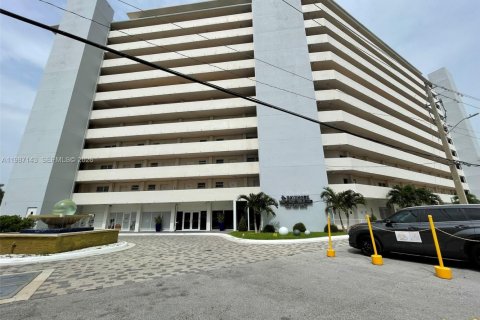 Снять в аренду кондоминиум в Норт-Бей-Виллидж, Флорида 40.23м2, № 2046613 - фото 2